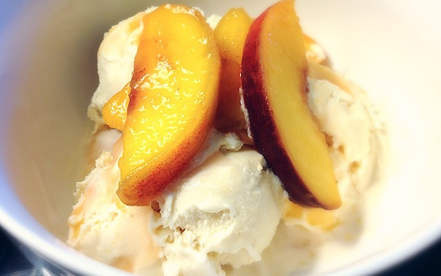 whiskey peach ice cream | @kitchenability